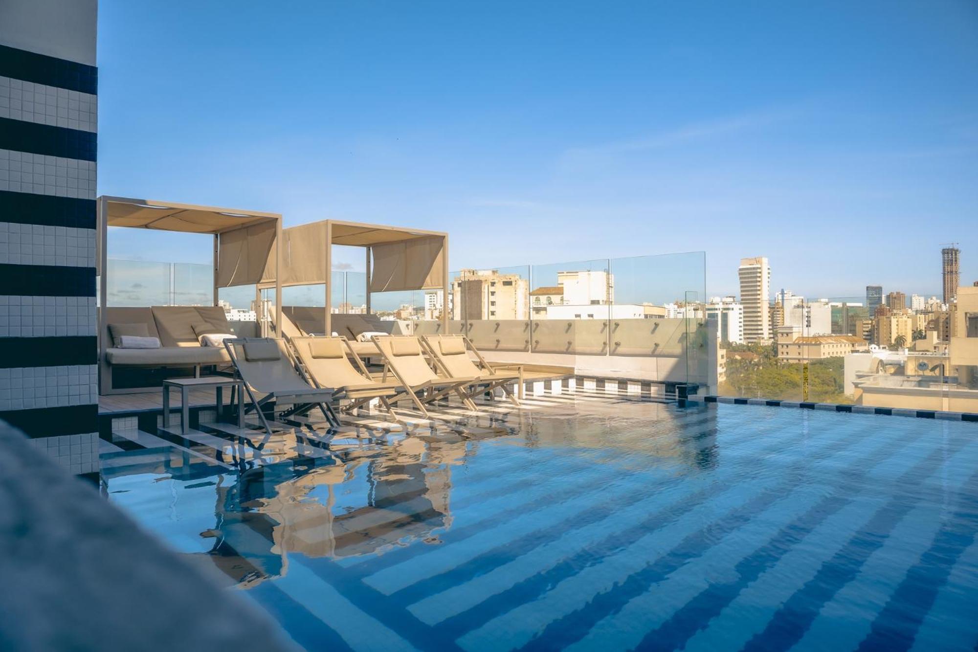 Faranda Collection Barranquilla, A Member Of Radisson Individuals Hotel Barranquilla  Luaran gambar Rooftop pool