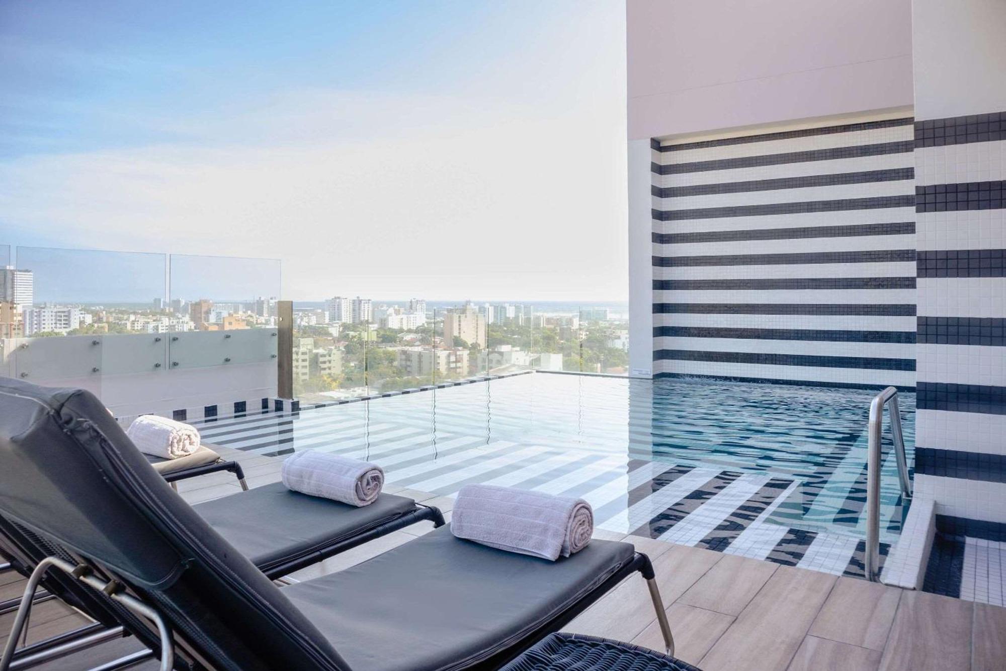 Faranda Collection Barranquilla, A Member Of Radisson Individuals Hotel Barranquilla  Luaran gambar Rooftop pool