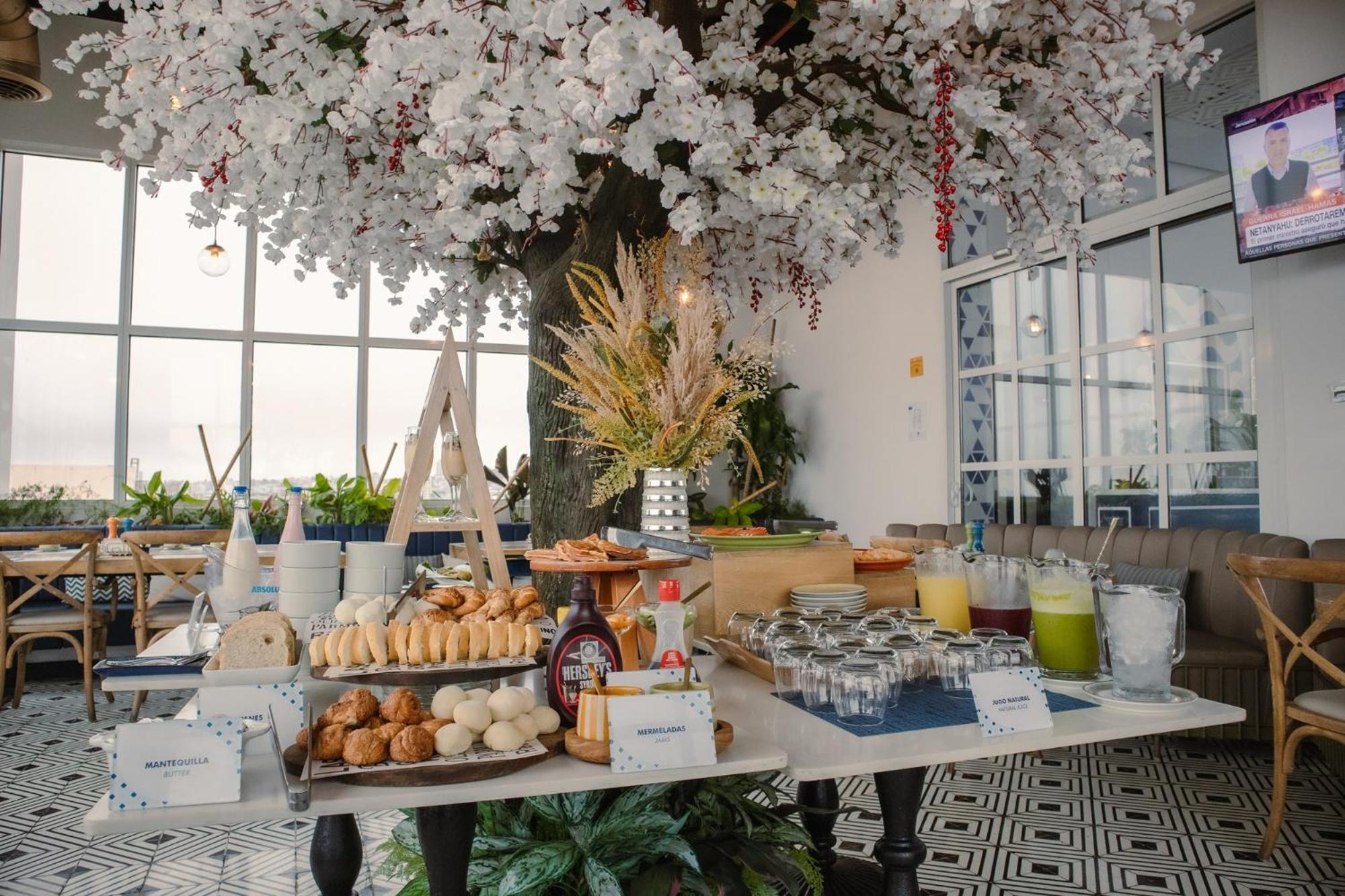 Faranda Collection Barranquilla, A Member Of Radisson Individuals Hotel Barranquilla  Luaran gambar Sakura Buffet at the 360° Sky Lounge
