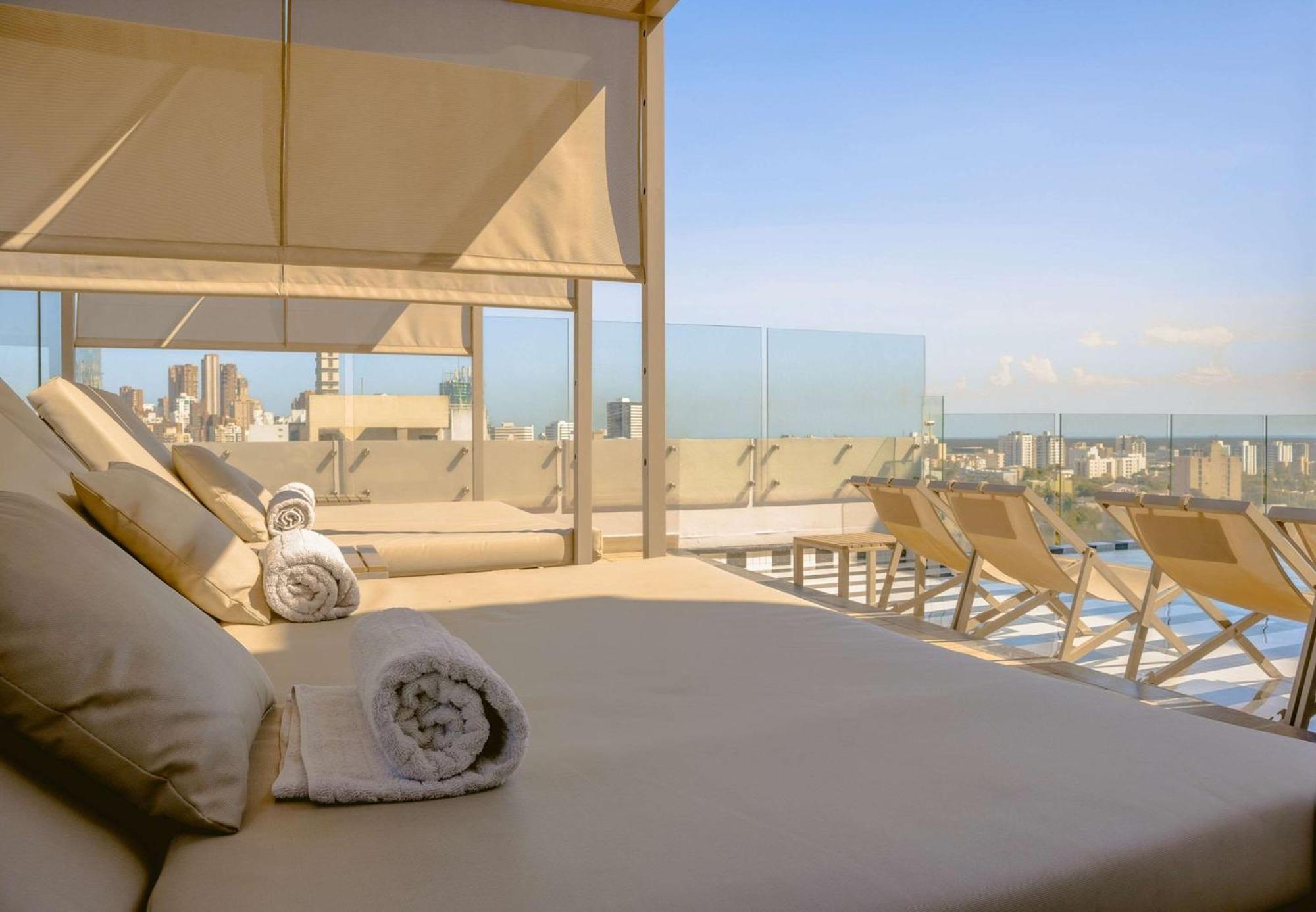 Faranda Collection Barranquilla, A Member Of Radisson Individuals Hotel Barranquilla  Luaran gambar Rooftop pool