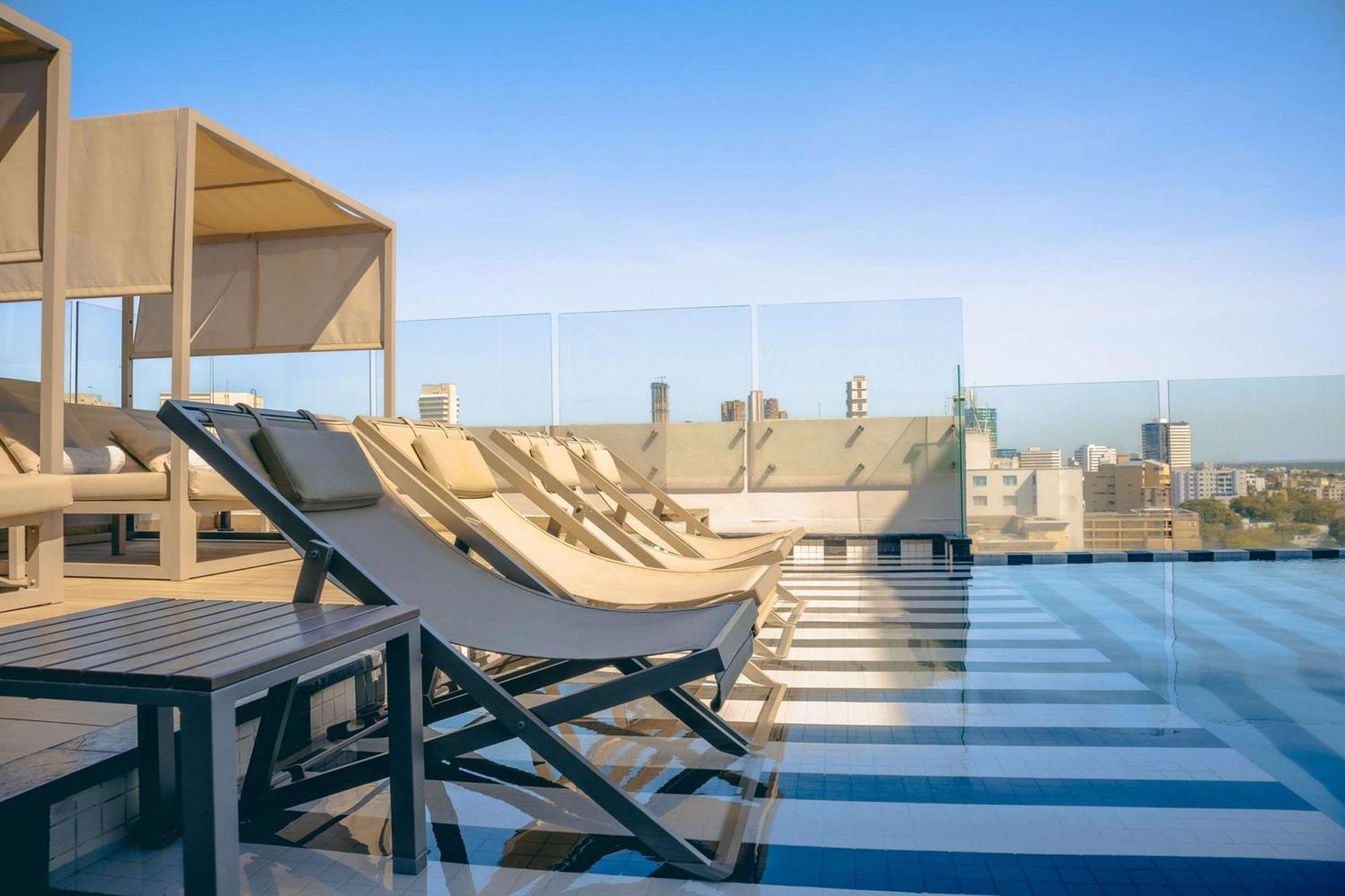 Faranda Collection Barranquilla, A Member Of Radisson Individuals Hotel Barranquilla  Luaran gambar Rooftop pool at the hotel